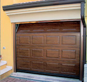 Porta garage in alluminio Arena Costruzione Infissi